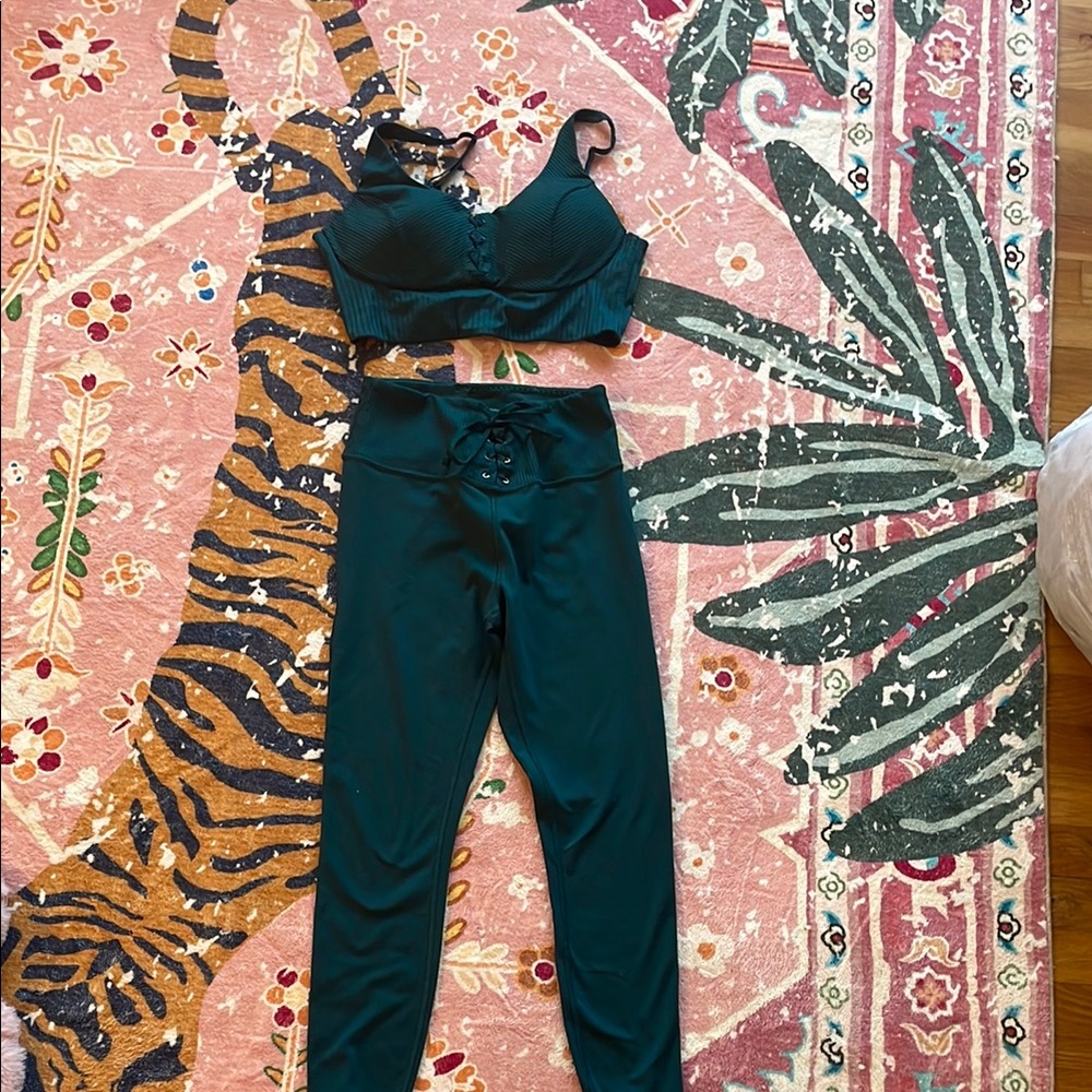 VS lace up legging set small